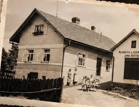 Haus mit der familieneigenen Metzgerei und Räucherei, historisches Foto